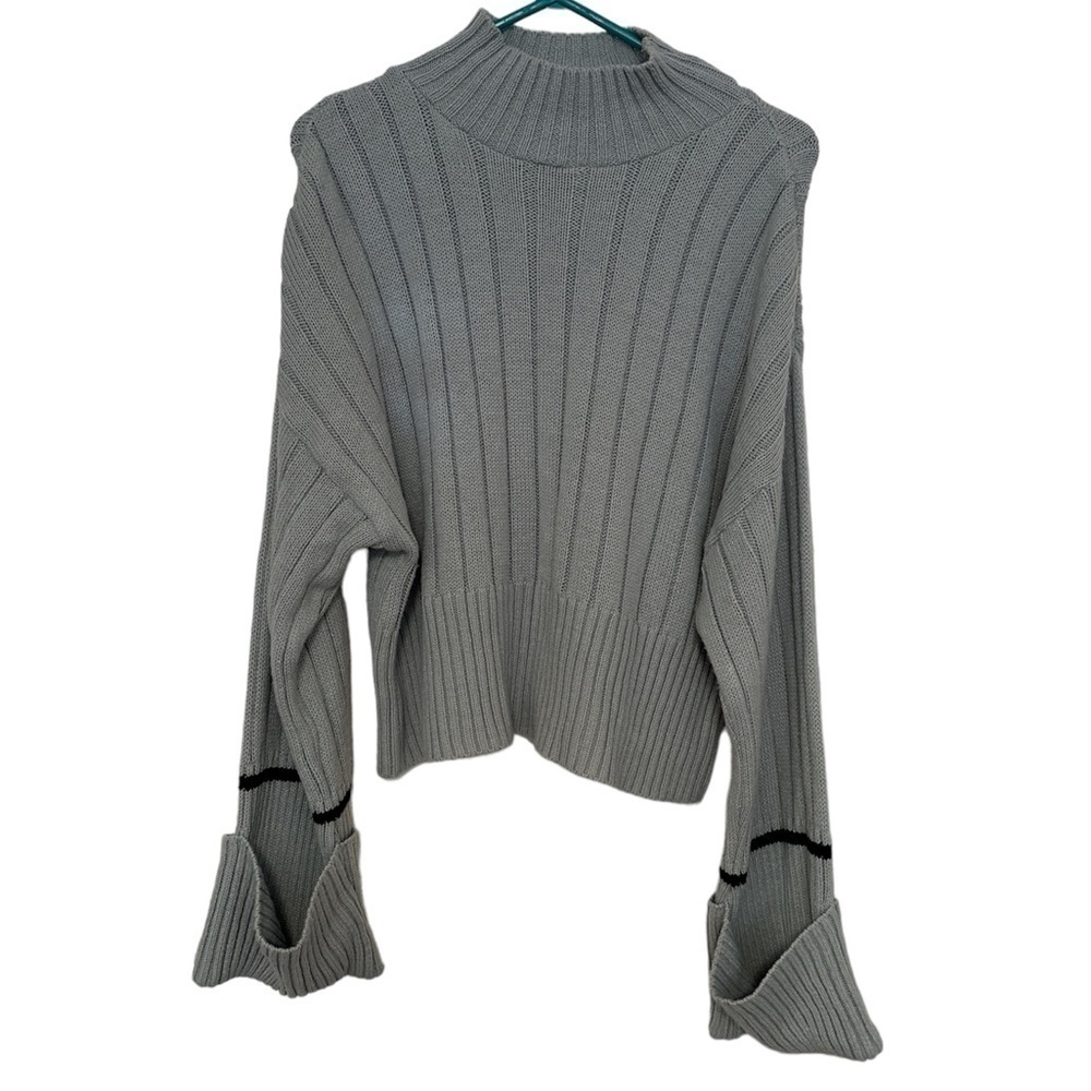 Boohoo Grey Mock Neck Sweater with cuffed Sleeves Size S/M